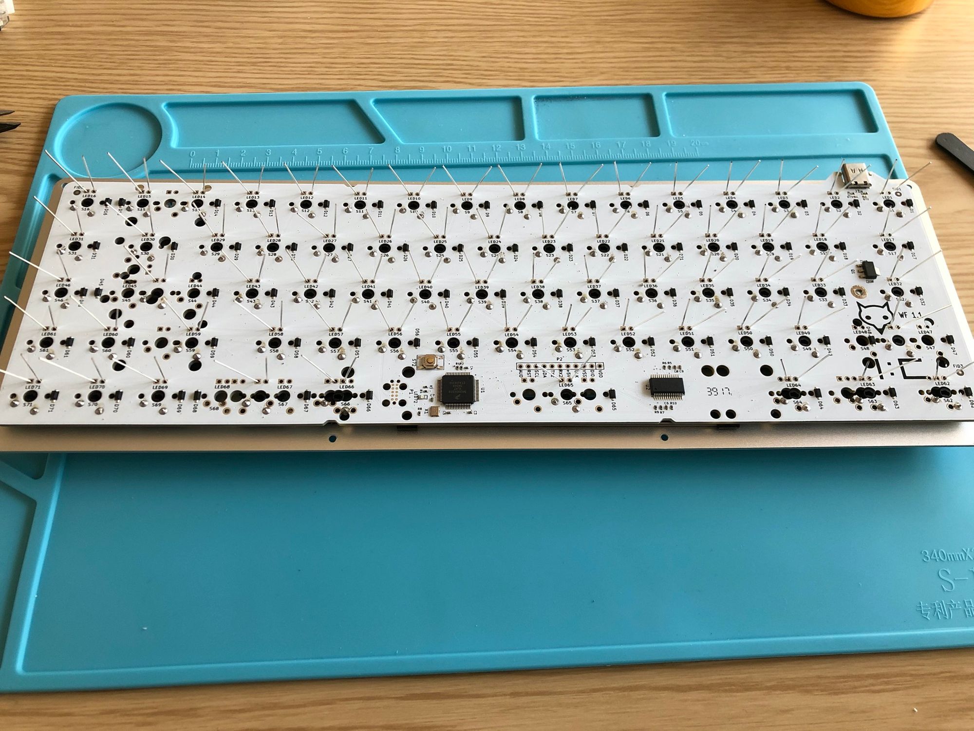 Gallery: building my own mechanical keyboard